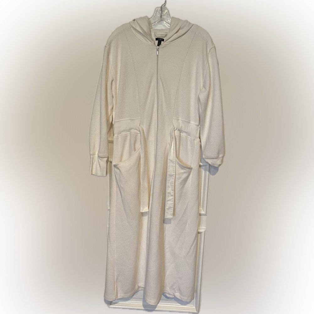 Soma Hooded Zippered Robe